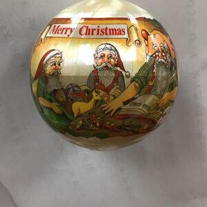 Vintage 1987 unbreakable Christmas memory collection, Santa at the table with el
